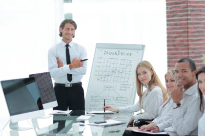 Kierownik i zespół biznesowy na spotkanie biznesowe.